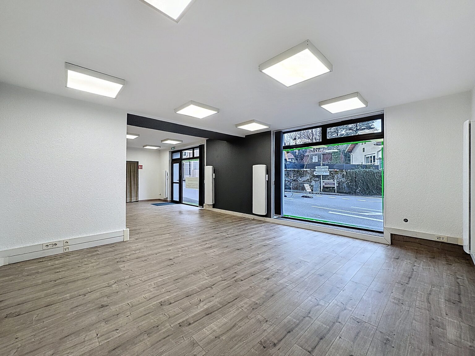 Local commercial 5 pièces - 111.74 m² - La Roche-sur-Foron - Agence Faucigny Immobilier Saint Pierre en Faucigny - Alexandre Barril