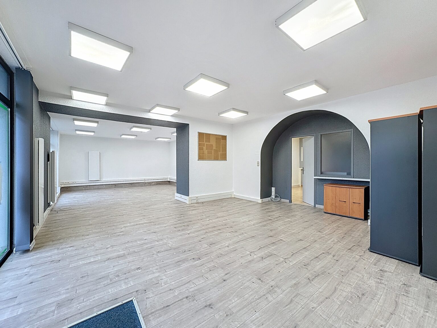 Local commercial 5 pièces - 111.74 m² - La Roche-sur-Foron - Agence Faucigny Immobilier Saint Pierre en Faucigny - Alexandre Barril